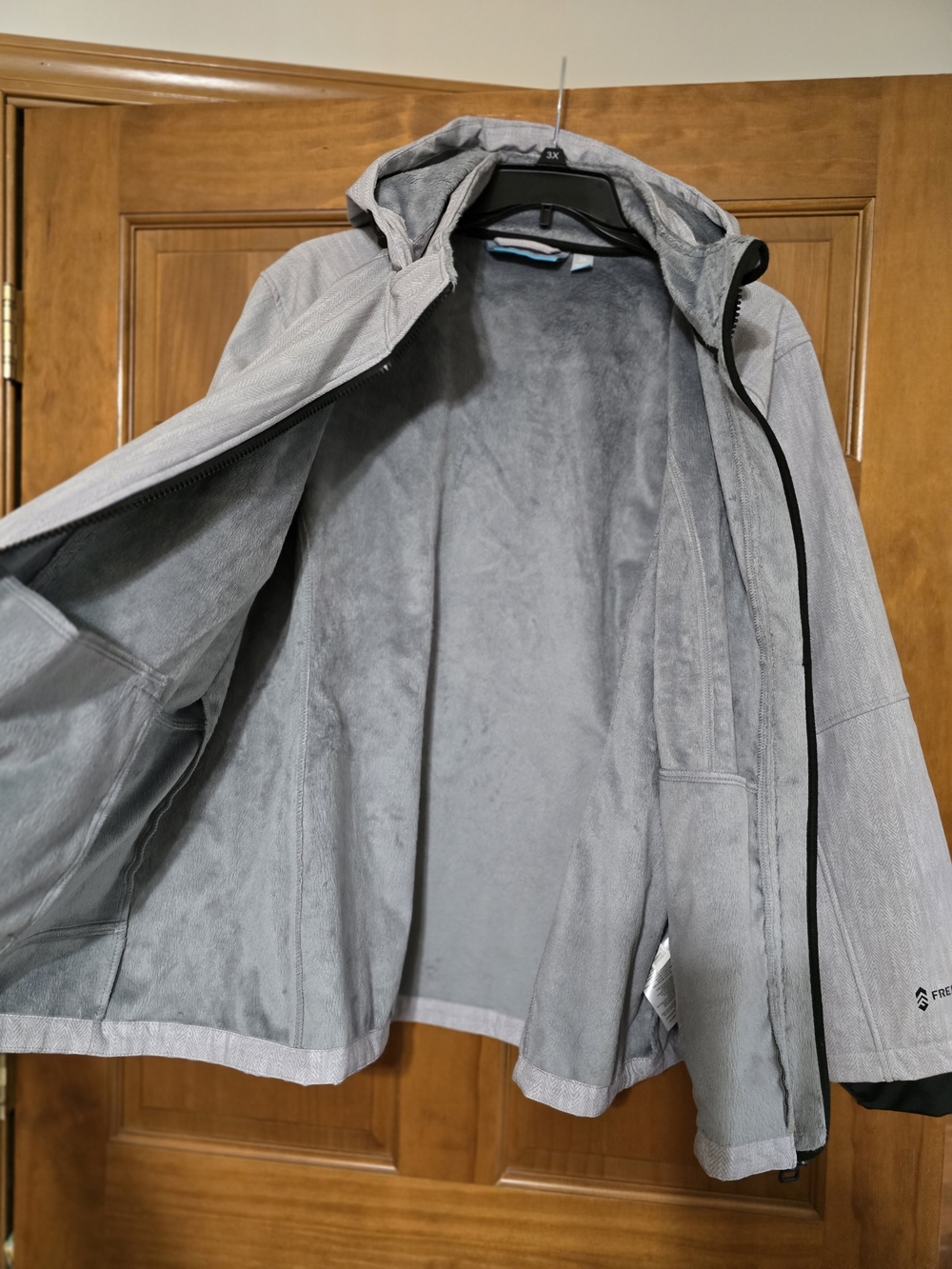 NWT- Free Country Women's Freecycle Super Softshell Jacket in the "Silver Chip". - Picture 3 of 11
